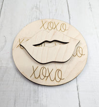 Load image into Gallery viewer, Valentine&#39;s Lips Sign Or Craft Kit
