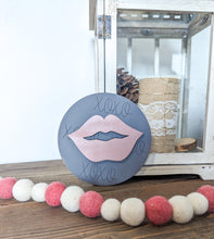 Load image into Gallery viewer, Valentine&#39;s Lips Sign Or Craft Kit
